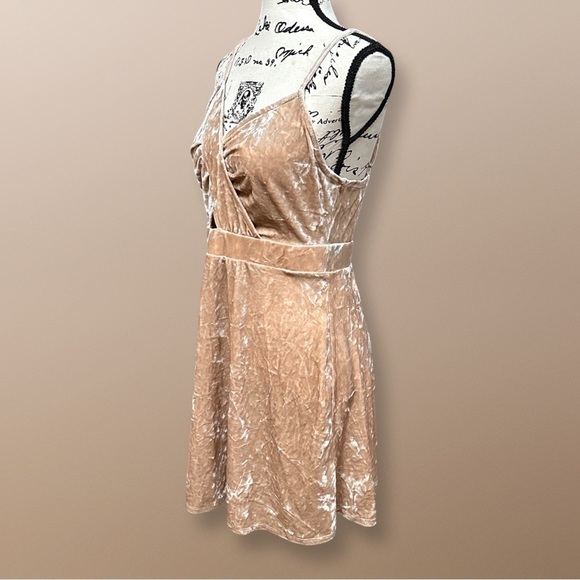 Strappy Cut-Out Crushed Velvet Dress in Blush Size M - Picture 2 of 8